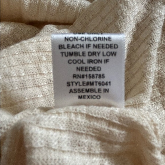 Another Reason Women’s Small Cream Ribbed V-Neck Top 3/4 Sleeve - Picture 5 of 8
